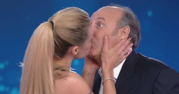 il bacio fra Michelle Hunziker e Gerry Scotti